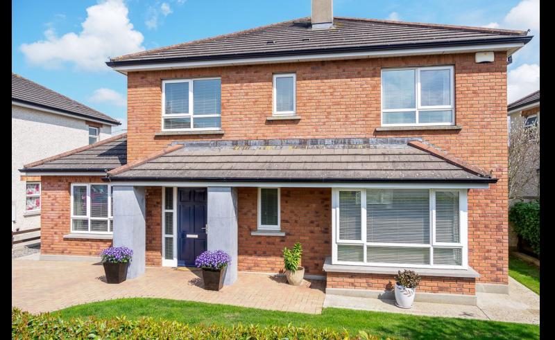 FORE: Beautiful Tipperary home with putting green in back yard goes up for sale