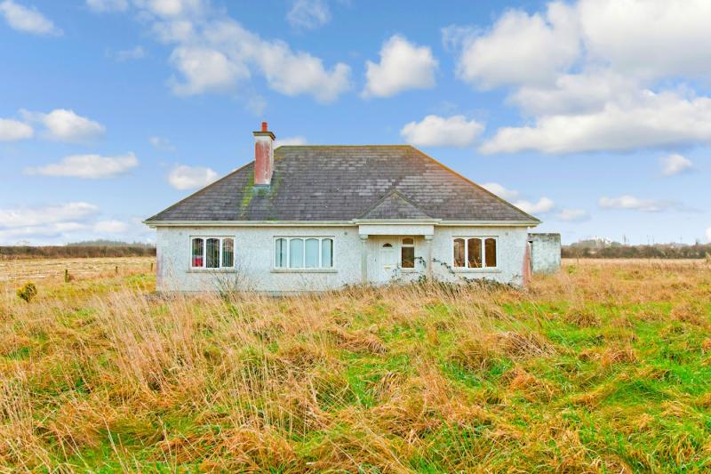 A fixerupper! Vacant house in idyllic Tipperary countryside location