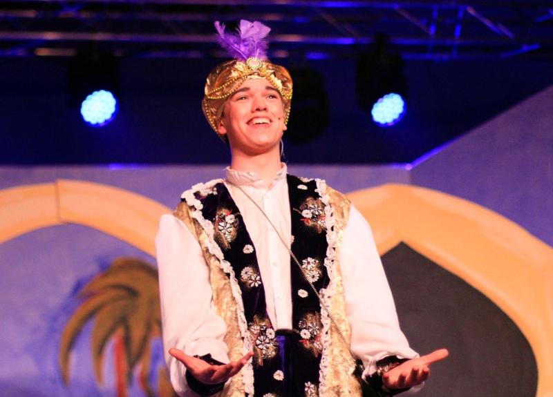 Coláiste Mhuire dazzles Thurles with Aladdin show