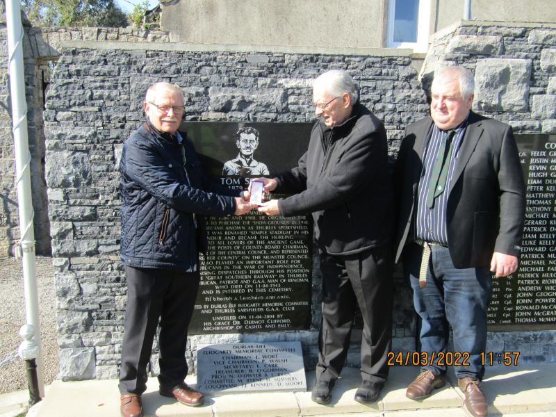 Johnny Wort presenting the Durlas Eile Eliogarty Memorial Committee Medal to  Martin Semple. Also present at St Mary’s International Garden of Remembrance  was William Ryan, Committee Member 