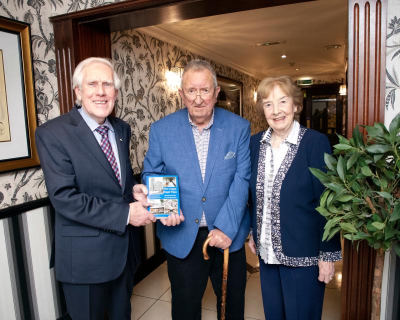 Tom Ryan pictufred with Labhrás and Una Mhurchú