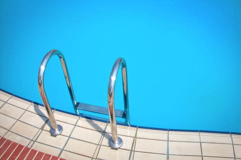 Limerick-based swimming instructor agrees to abide by court order granted to former employer