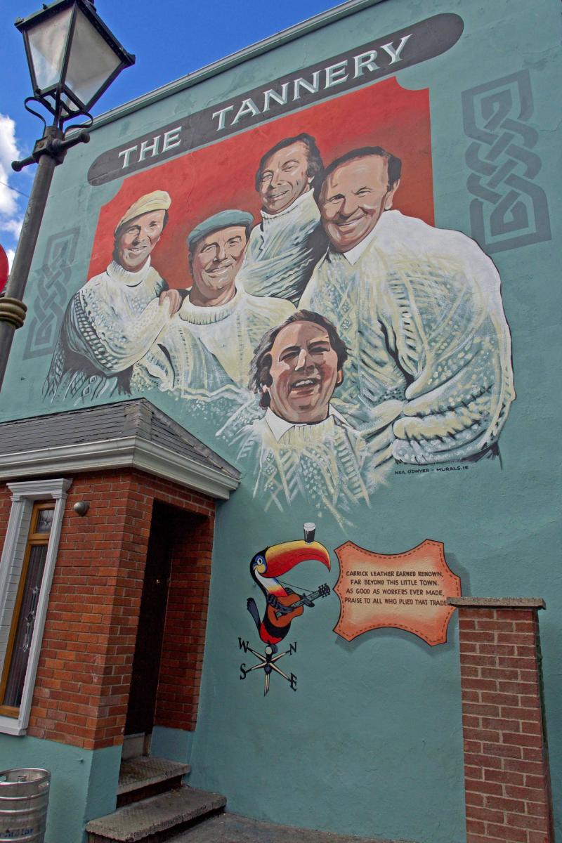 New Carrick-on-Suir wall mural celebrates the great Clancy Brothers 