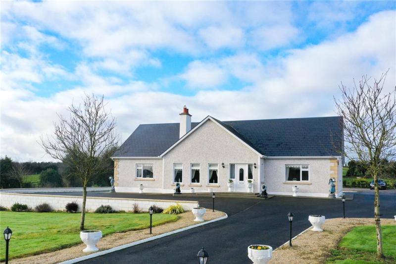 Check out this beautiful 'turn key' house for sale just outside Clonmore village 