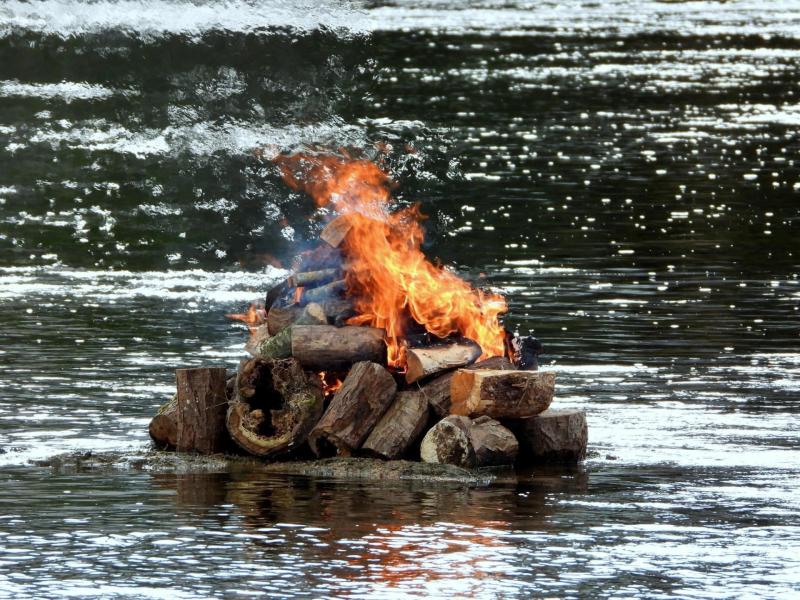 Fishermen light fire again on Kenny's Rock in Carrick-on-Suir as river water level remains low 