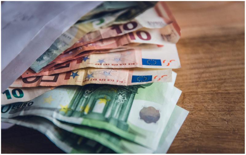 Restaurants and business may be forced to accept cash under proposed law