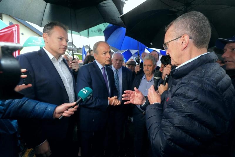 Huge protest today as farmers focus on Fianna Fáil "think-in" at the Horse and Jockey 