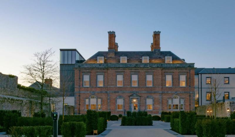Cashel Palace staff show support to fellow hotelier who lost wife to pancreatic cancer