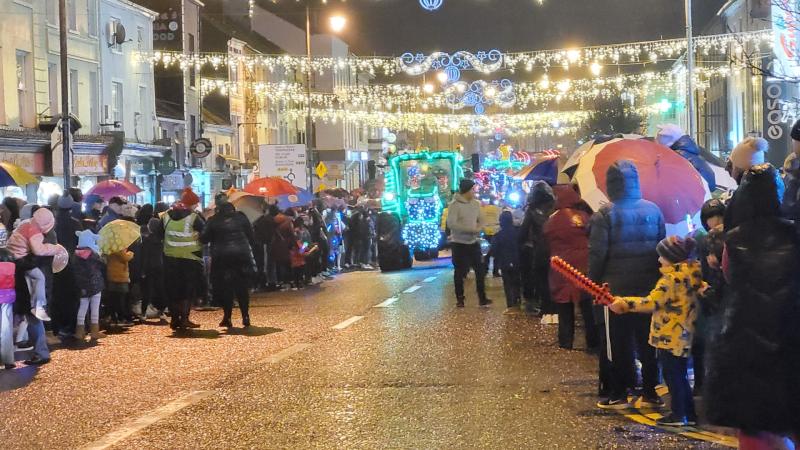 PICTURES: An evening of magic and mayhem as Tipperary Christmas tractors light up this town