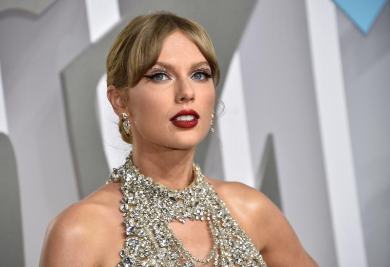 Taylor Swift touches down in LA ahead of Super Bowl 2024
