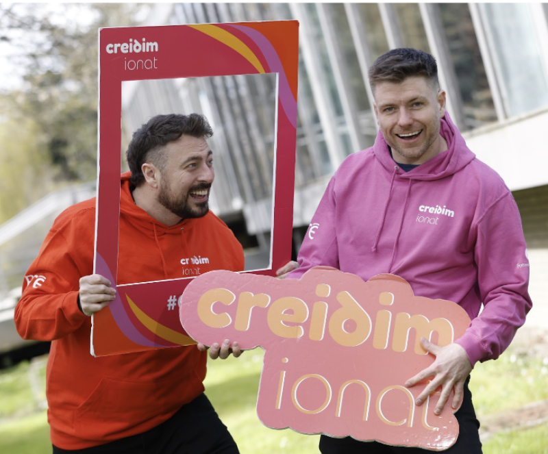 The 2 Johnnies look to practice and add to their cúpla focal on 'Creidim Ionat' 