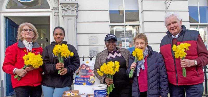 Big turnout of volunteers for Carrick-on-Suir's annual Daffodil Day collection 