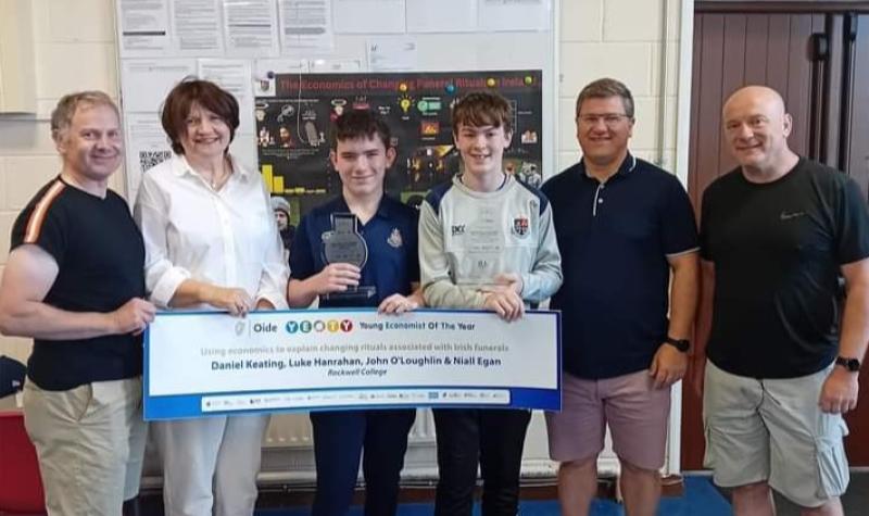 Tipperary student Young Econimists of the Year revisit former primary school