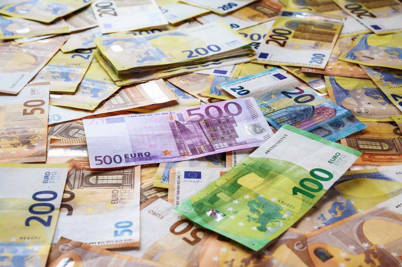 CHA-CHING! Lucky Tipperary woman wins nice sum of cash in Split the Pot Draw