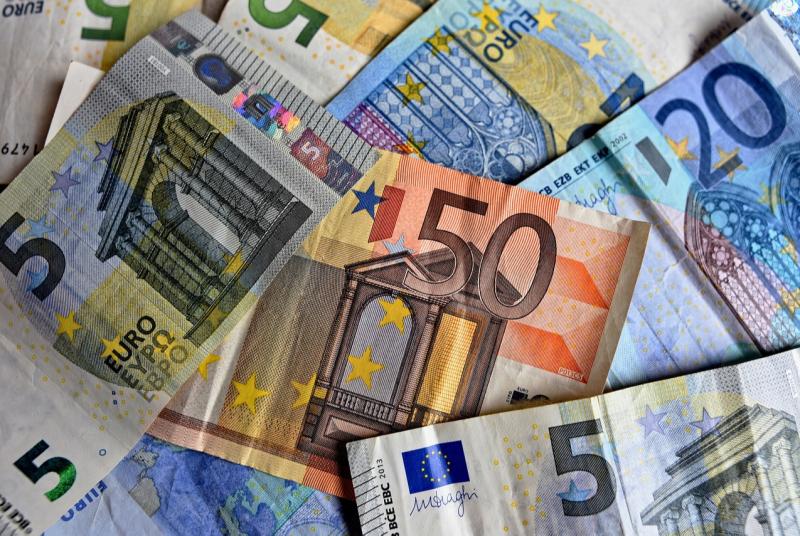 CHA-CHING! Lucky Tipperary woman wins big in local Split the Pot draw