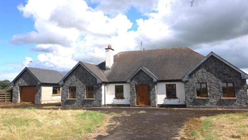 PROPERTY WATCH: Five-bedroom bungalow on sale outside Roscrea for just under &euro;300,000