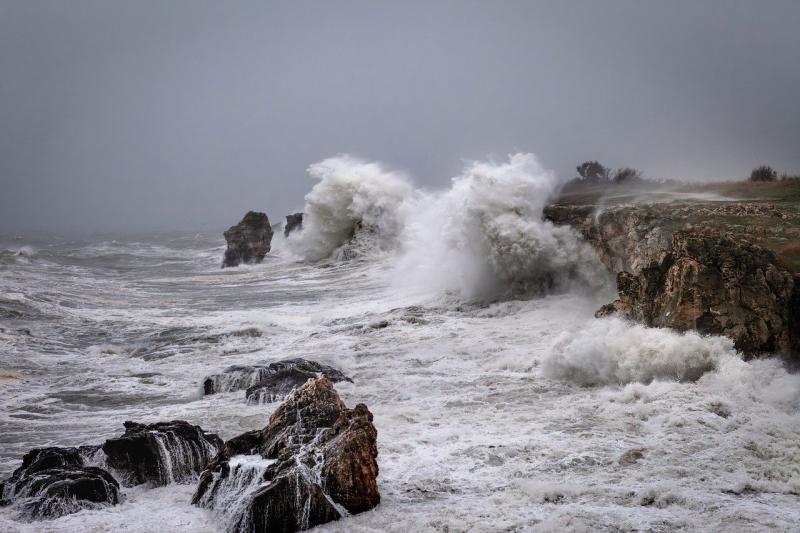 ALERT: Met &Eacute;ireann extends status orange weather warning as Storm Ashley approaches