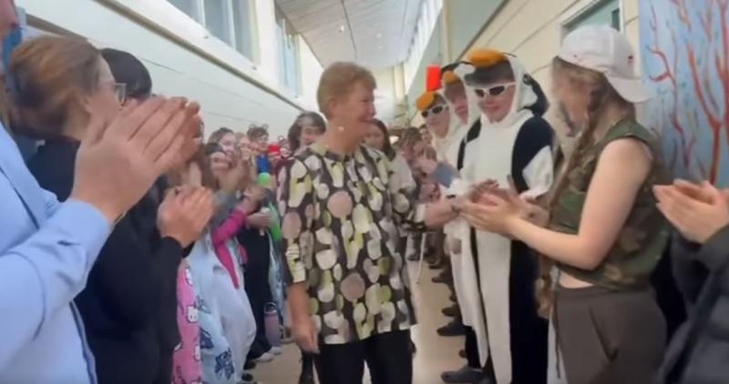 WATCH: Beloved teacher bids farewell after giving over 40 years of service to her students