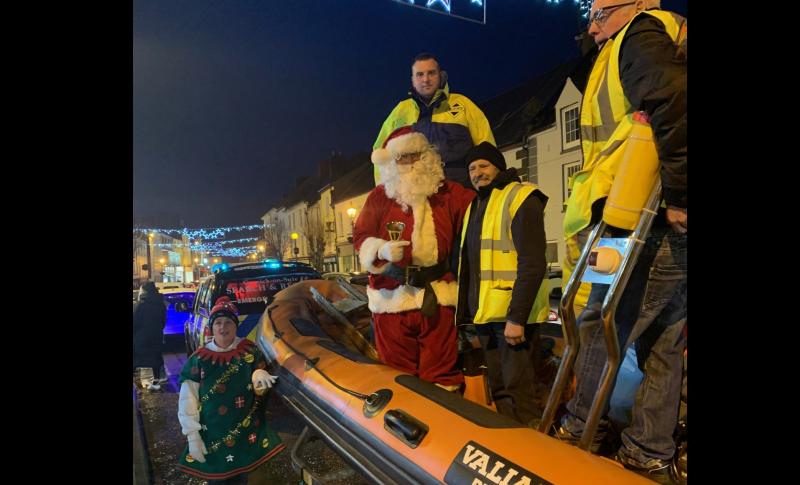 Santa ensures Carrick-on-Suir's Christmas lights are shining brightly  