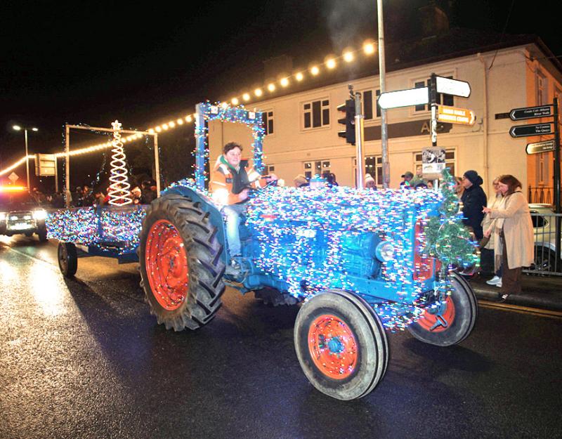 Record crowds gathered in Carrick-on-Suir for Christmas tractors parade and festival