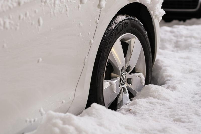 Tipperary sees businesses close and hospital services cancelled due to severe weather