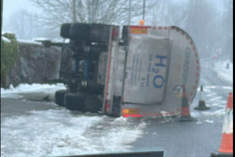 BREAKING: Motorists warned as water tanker completely overturns in Tipperary