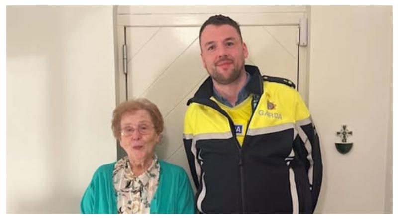 Garda&iacute; share heartwarming story of two garda&iacute; returning lost phone to elderly woman