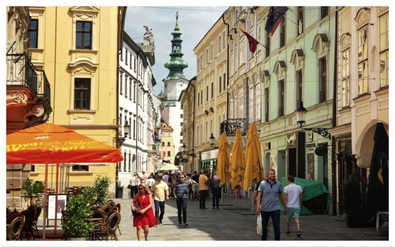 Irish holidaymakers warned as contagious disease sweeps across Europe