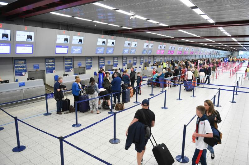 Ryanair claims Irish passengers making 'false claims' over extra charges at baggage claim 