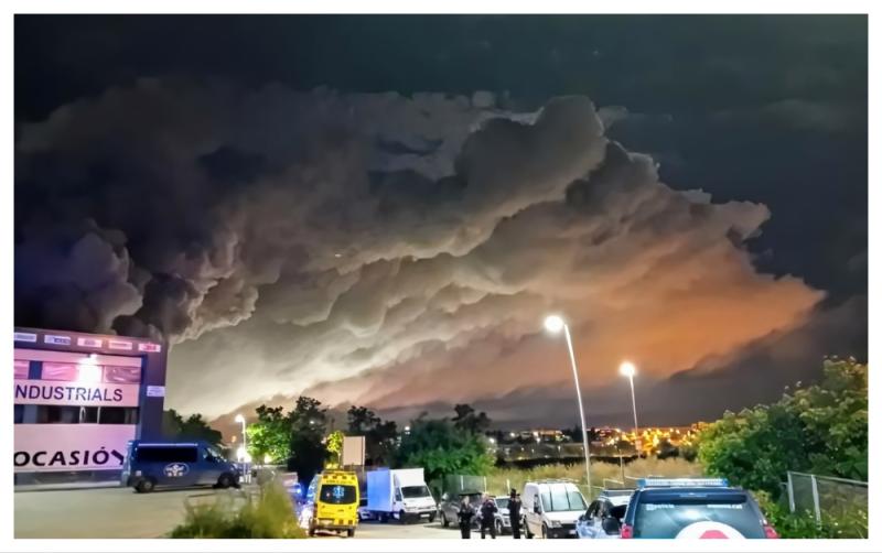 Warning issued to Irish tourists as toxic cloud forces 160,000 people to stay indoors in Spain