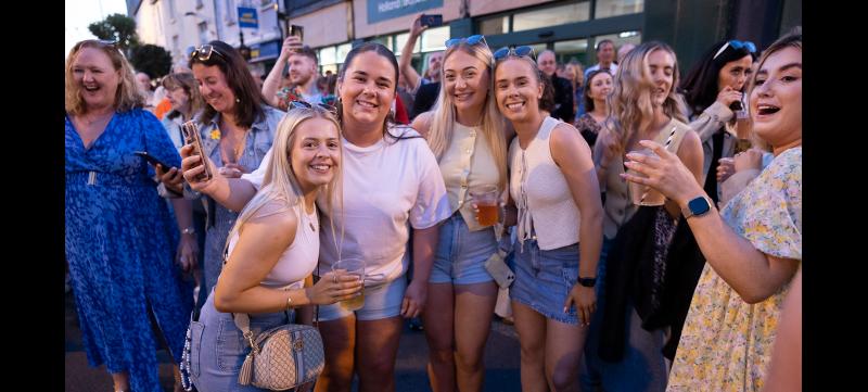 Sun shines for an incredible Tipperary County Fleadh as huge crowds enjoy a great weekend