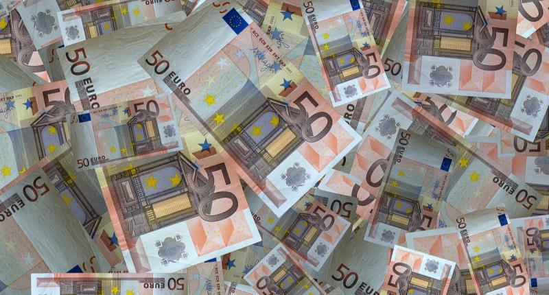 CHA-CHING! Lucky Tipperary woman wins big in local Split the Pot draw