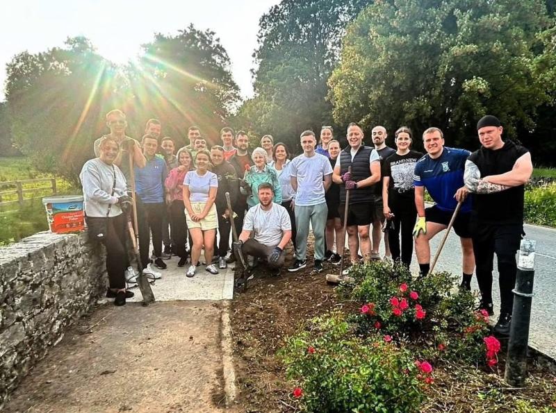 PICTURES: Trainee Gardaí offer their spare time to Templemore Tidy Towns