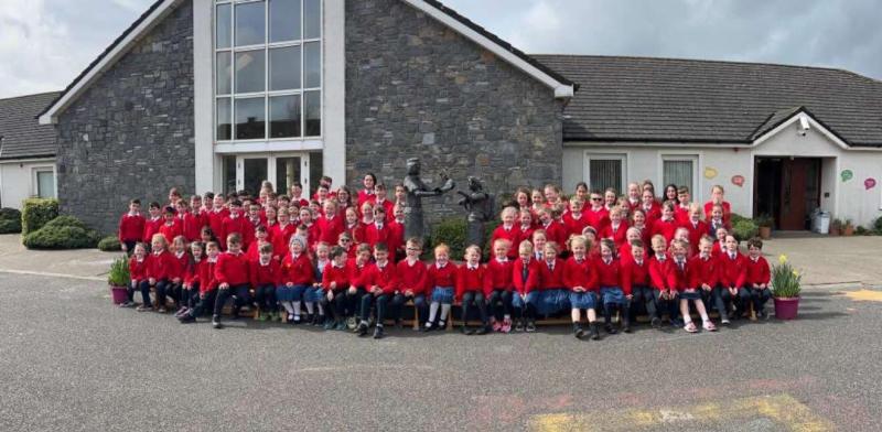 PICTURE: Gaelscoil Thiobraid Arann bids emotional farewell to well loved teacher!