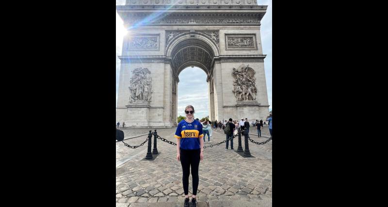 PICTURE: Tipperary supporter predicts Premier County 'triumphe' in Paris ahead of All Ireland