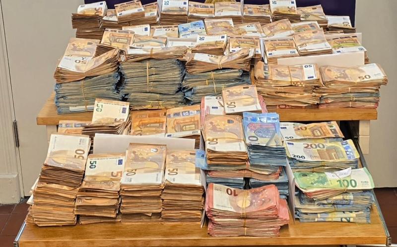 'Ill-gotten gains' - Gardaí find €200,000 in car after stopping driver in Donnybrook
