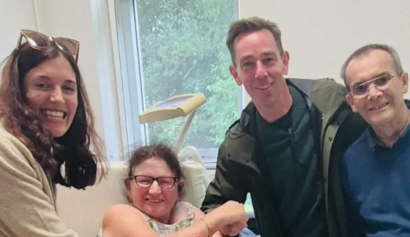 Ryan Tubridy takes time out of &lsquo;engagement bubble&rsquo; for heart-warming nursing home visit