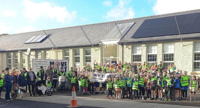 Tipperary village rallies to block 5G mast erected just steps from local school