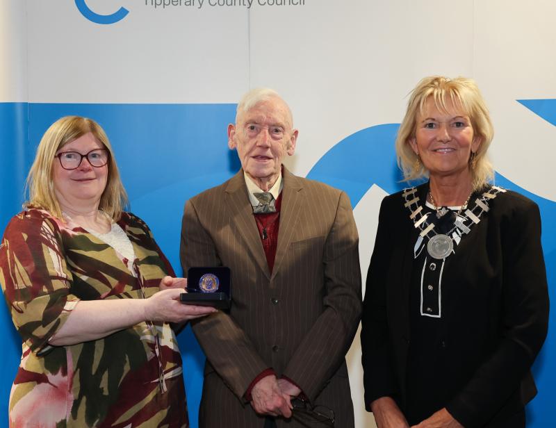 Rosemary Joyce (District Administrator, Nenagh MD) and Cllr Phyll Bugler (Cathaoirleach, Nenagh MD) presenting a Nenagh 800 medal to Donal A. Murphy. Photo: Odhran Ducie