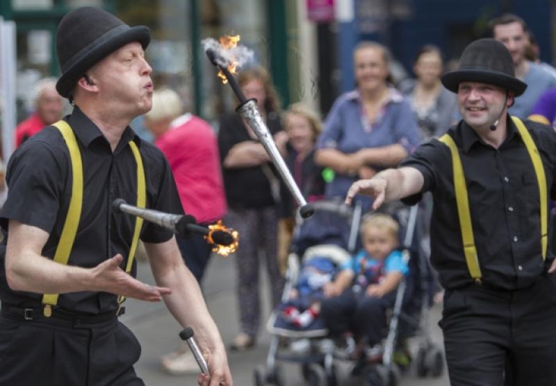 Babcock & Bobbins performing in Market Place.
