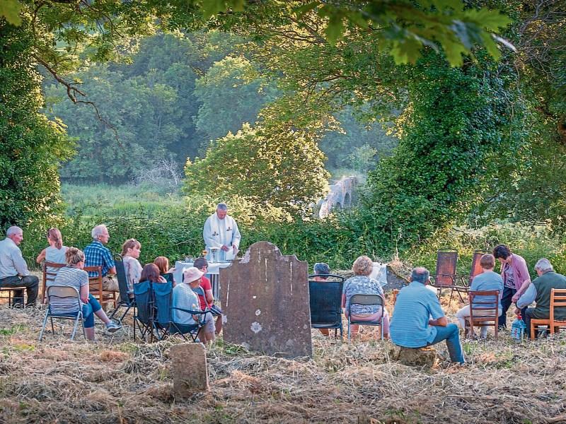 All graveyard Masses and Rosaries in Tipperary are off until further notice 