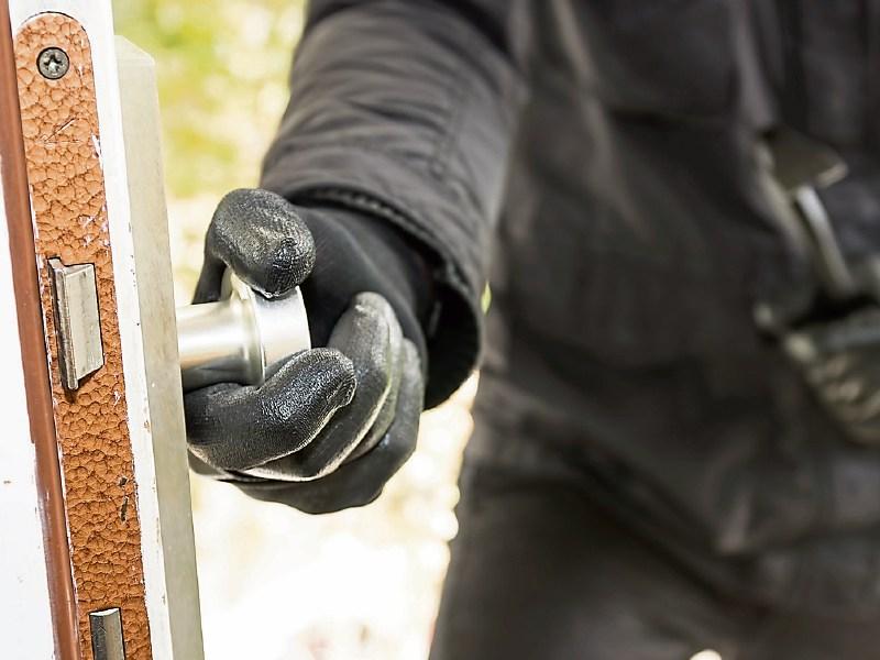 Burglars entered house in Co. Tipperary town by smashing patio door window