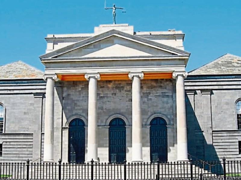 Intoxicated Tipperary man damaged car wing mirrors on way home
