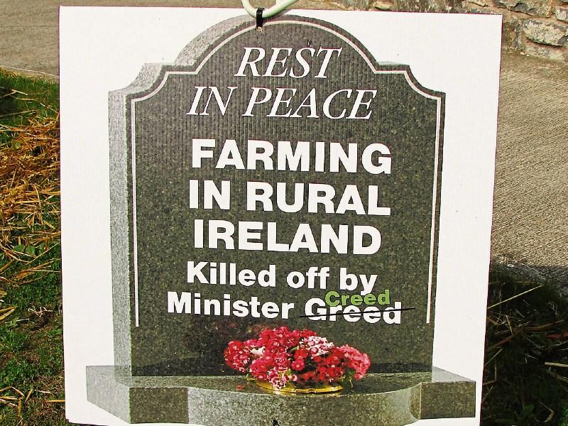 Farmers pledge to continue protest over beef prices at Cahir meat processing plant