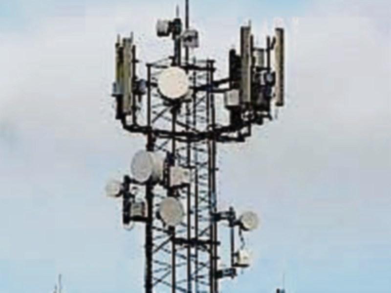 Tipperary Co. Council is considering three planning applications to erect mobile phone masts in Clonmel 