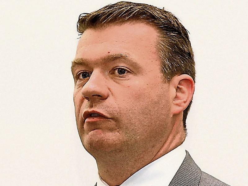Kelly tackles Minister Harris over local ambulance review