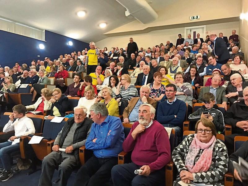 Coveney tells Tipperary meeting that he is in the Fine Gael race to win