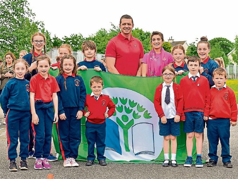 Former rugby great Alan Quinlan raises a Green Flag for Tipp Town school