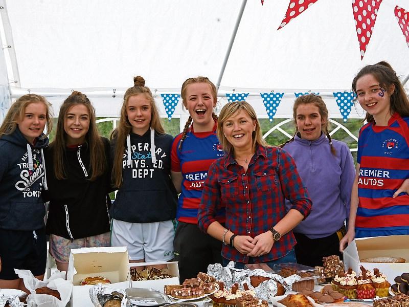 Hundreds gather in Carrick-on-Suir for Women's Rugby World Cup trophy tour