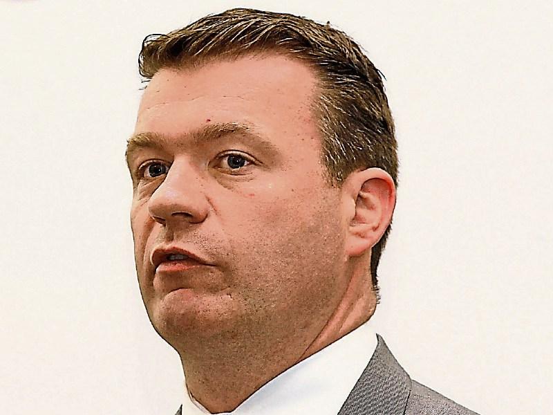 Kelly calls for hospitality restrictions to be eased as soon as possible